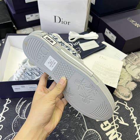 dior b23 fake erkennen|is dior b23 real.